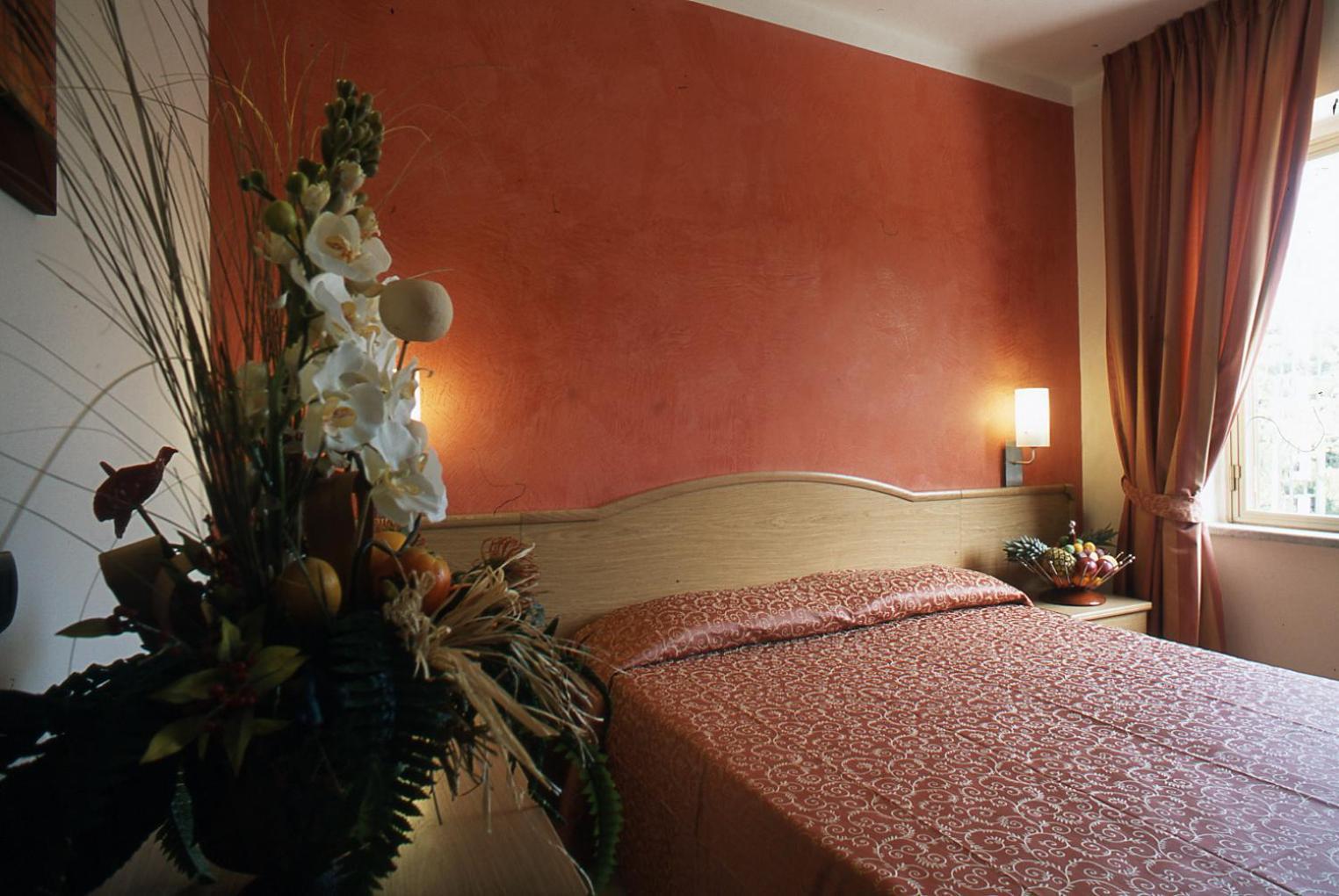 Hotel Tenda Rossa Марина-ди-Каррара Экстерьер фото