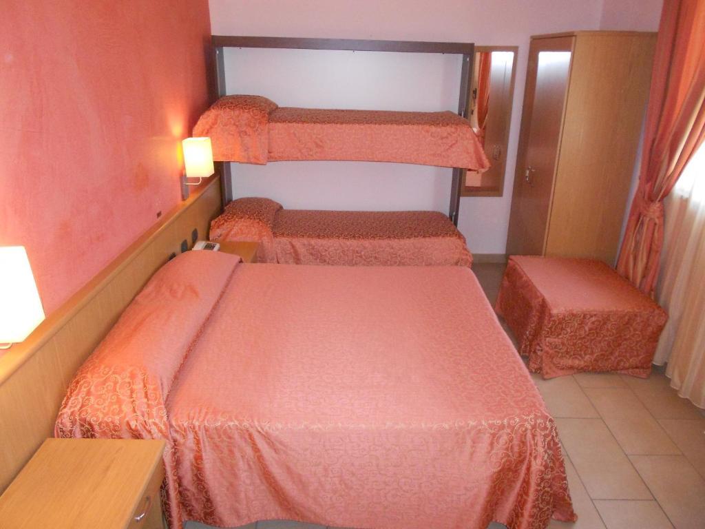 Hotel Tenda Rossa Марина-ди-Каррара Номер фото