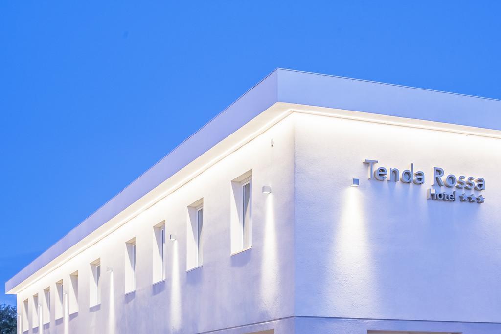 Hotel Tenda Rossa Марина-ди-Каррара Экстерьер фото